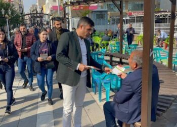 ‘Demokrasi ve özgürlük’ mitingi için kapı kapı çağrı