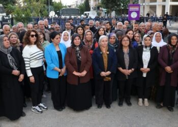 Kadınlar Xelfetî Belediyesi önünde: Jin jîyan azadî felsefesiyle direneceğiz