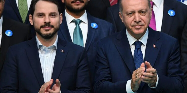 AKP Kaynakları Konuştu... Berat Albayrak Bakanlığa Geri mi Dönüyor?