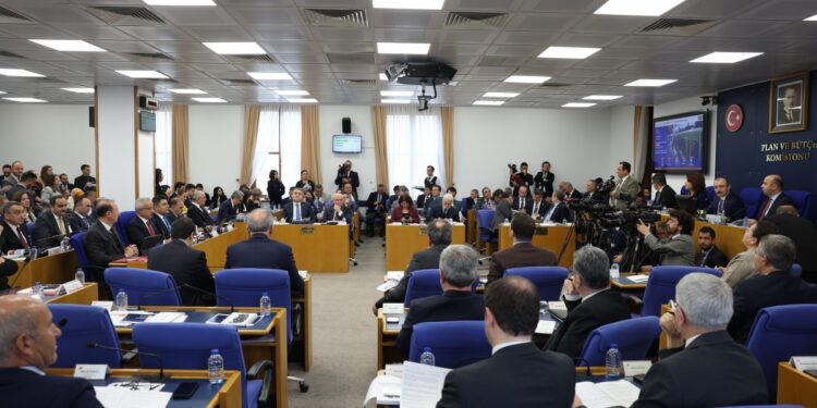 AKP-MHP uçaklarda Kürtçe hizmeti kabul etmedi