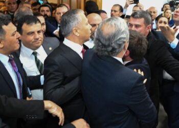 AKP’den Özgür Özel’e çağrı: Kabadayılık yapan arkadaşları hakkında gereğini yapsın