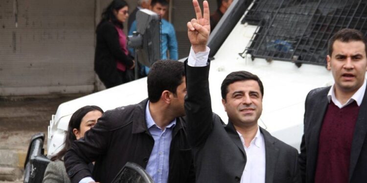 AKP’li Metiner: Öcalan’ın arkasında duracak aktörlere ihtiyaç var, Demirtaş ve Türk gibi isimler önemli