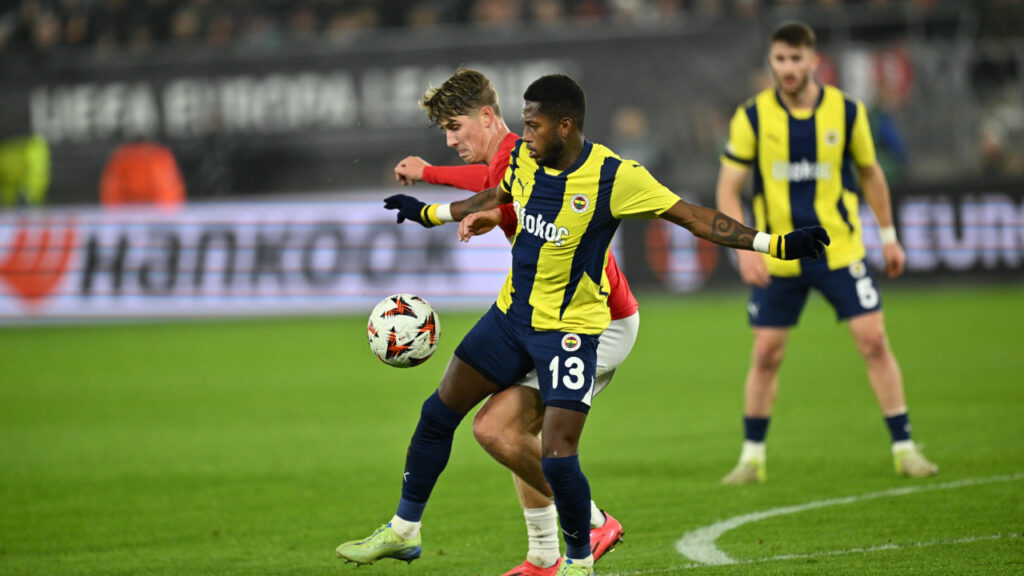 AZ Alkmaar - Fenerbahçe Maçında İkinci Yarı Başladı