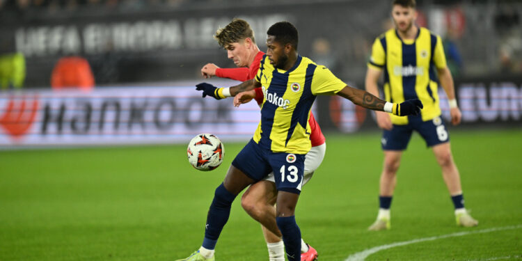 AZ Alkmaar - Fenerbahçe Maçında İkinci Yarı Başladı