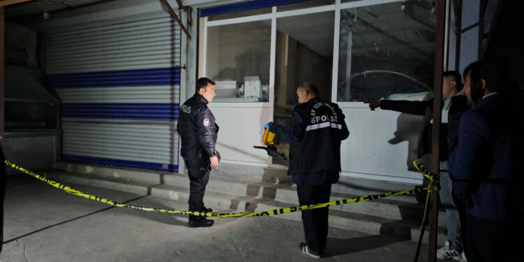 Adana'da Ekmek İmalathanesine Silahlı Saldırı! 4 Yaralı