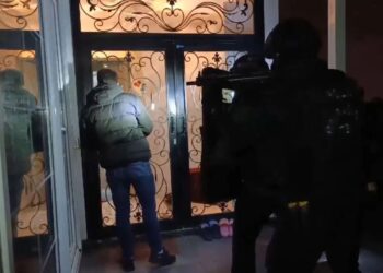 Ahmet Özer’in eşi Selma Özer polis baskınını anlattı: Açın yoksa…