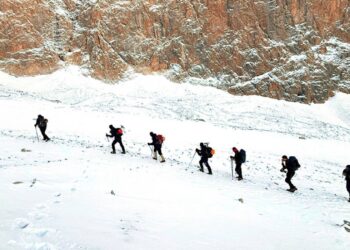 Aladağlar'da kaybolan Belarus uyruklu iki kız kardeş dağcı bulundu