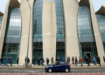 Almanya’da ezana ‘süresiz’ izin