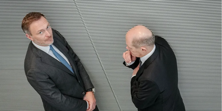 Almanya’nın sol-yeşil-liberal koalisyonu dağıldı, ufukta sağ iktidar göründü