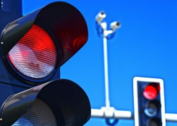 Aman dikkat: Kırmızı ışıkta geçmenin cezası 2 bin TL’yi geçti