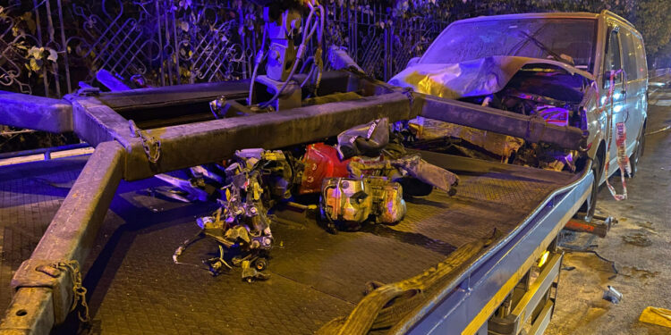 Ankara'da Feci Kaza! Minibüs Kırmızı Işıkta Bekleyen Araçlara Çarptı, Ortalık Savaş Alanına Döndü