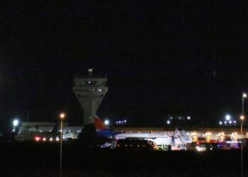 Antalya Valiliğinden Rusya-Antalya uçağının motorunda çıkan yangına ilişkin açıklama