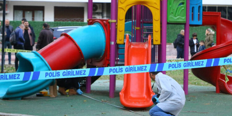 Antalya'da Çocuk Parkında Silahlı Saldırı: Oyun Oynarken Kurşunların Hedefi oldular