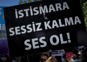 Baba İstismardan Aranan Dayıyı Şikayet Etti, Kendisine Dava Açıldı