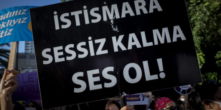 Baba İstismardan Aranan Dayıyı Şikayet Etti, Kendisine Dava Açıldı