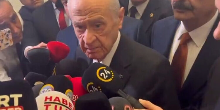 Bahçeli, ‘Erdoğan’la görüş ayrılığı var mı?’ diye soran gazeteciye sinirlendi: ”Mesleği bırak”