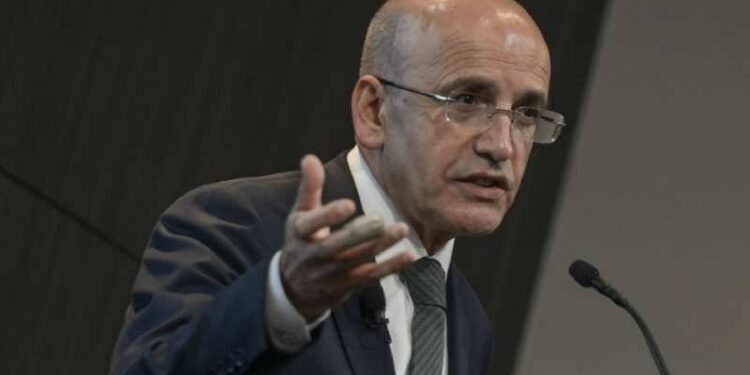 Bakan Şimşek'ten asgari ücret açıklaması: Enflasyona ezdirmeyeceğiz