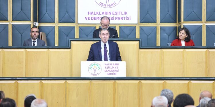 Bakırhan'dan iktidara: Boş havuzda yüzülmez