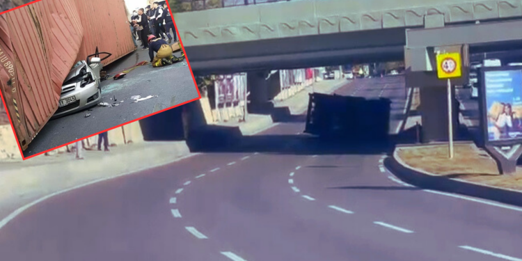 Bakırköy'deki Sabıkalı Üst Geçide Bu Sefer Vinç Çarptı