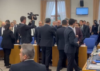 Basına Sansür Kararı Bütçe Görüşmelerinde Ortalığı Karıştırdı: Konuşma Lan, Bunları Susturun