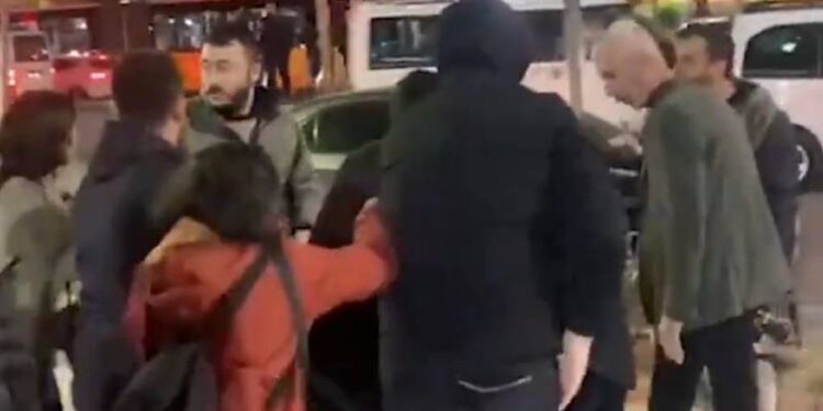 Batman'da kendini polis diye tanıtan kişiler gazetecileri sokak ortasında gözaltına almak istedi, hukuk ayaklar altında!