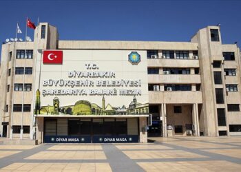 “Belediyeden bir müdür, 8 kişilik aile mezarlığı alıp kaçak kazıyla 18 kişilik yapmış”