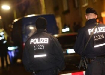 Berlin’de tren istasyonuna patlayıcı dolu çanta bırakıldı, polis alarmda