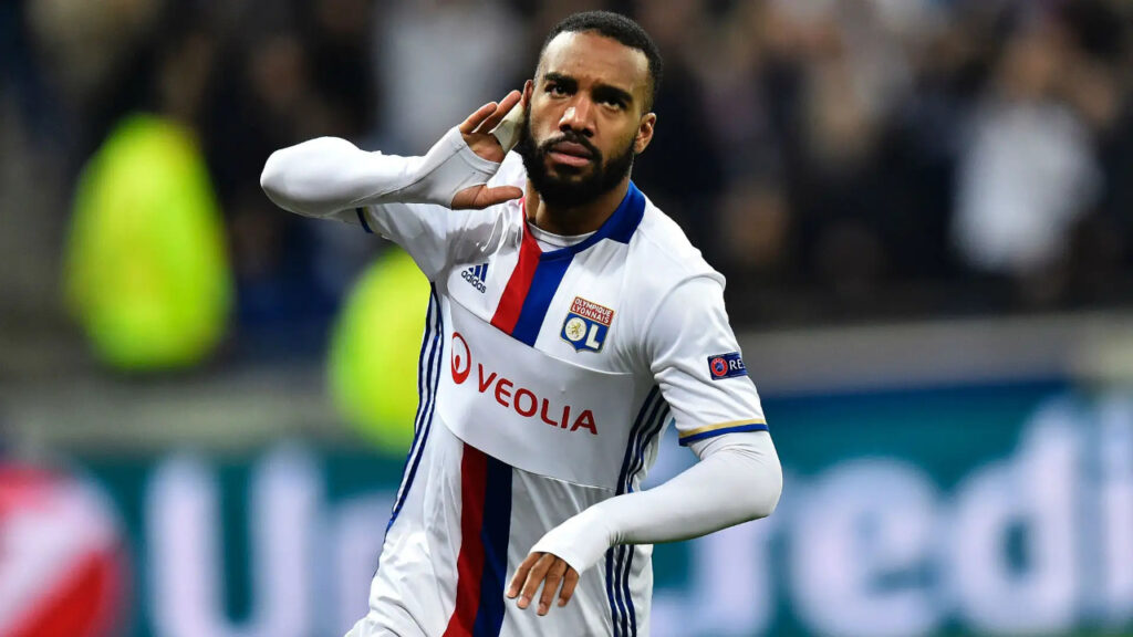 Beşiktaş, Fransız Golcü Lacazette'i Gözüne Kestirdi