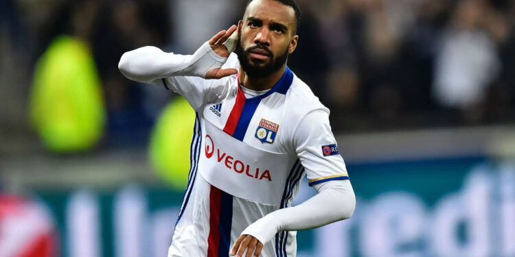 Beşiktaş, Fransız Golcü Lacazette'i Gözüne Kestirdi