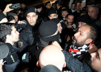 Beşiktaş'a Sabiha Gökçen'de Büyük Protesto