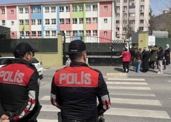 Bir Şehri Karıştıran Söylenti: Okul Okul Gezip... Veliler Ayağa Kalktı, Emniyet Devreye Girdi