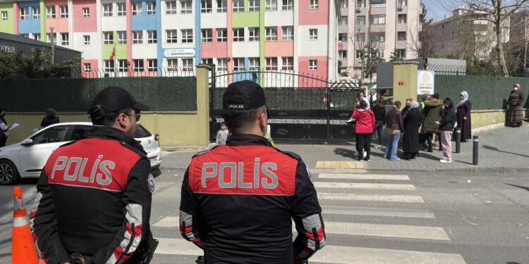Bir Şehri Karıştıran Söylenti: Okul Okul Gezip... Veliler Ayağa Kalktı, Emniyet Devreye Girdi