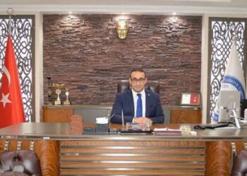 Bir vakfın “Yaşlı Bakım Projesi”ndeki görevlilere kaymakamın evini temizletmişler