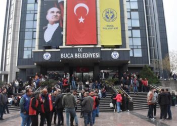 Buca'da grevin ikinci gününde sokaklarda çöp yığınları oluştu; Belediye Başkanı Duman'dan açıklama geldi