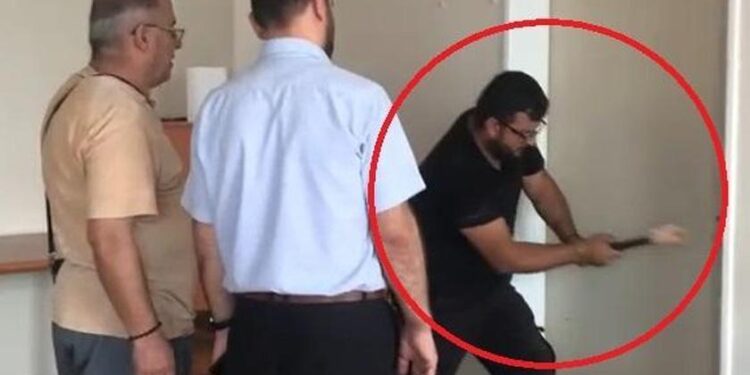 Bursa’da kapı kıran müdüre ‘üstün başarı’ ödülü