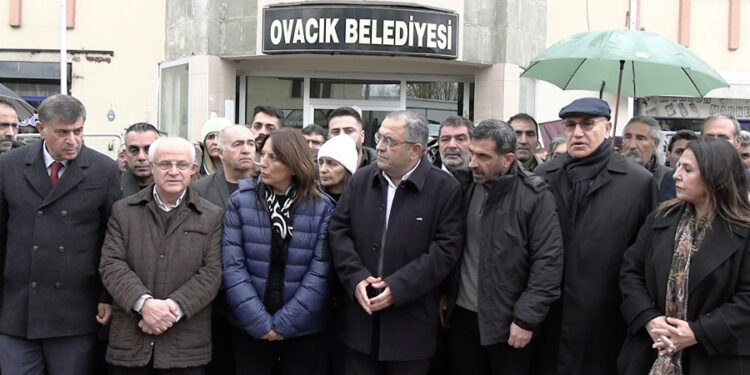 CHP heyeti kayyım atanan Ovacık’a gitti: ”Bunun adı siyasi darbedir”