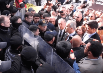 CHP'liler Yine Esenyurt Belesiyesi'ne Alınmadı: 'Bugün Kimse Geri Çekilmeyecek'