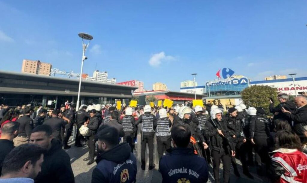 CHP’lilerin kayyum protestosuna polisten sert müdahale