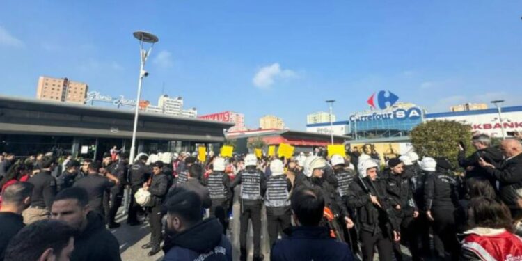 CHP’lilerin kayyum protestosuna polisten sert müdahale