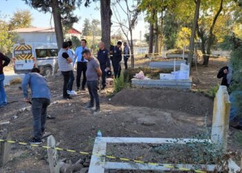 Cenazenin defnedildiği alanda 1100 sikke bulundu