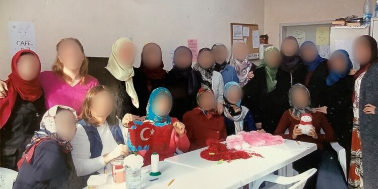 Cumhuriyetin 101. yılı, Gülen’in vefatı ve hapiste boncuktan Türk bayrağı işleyen o kadınlar…