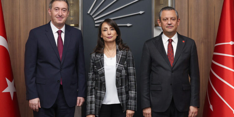 DEM Parti-CHP Görüşmesi Başladı... Eş Genel Başkanlar, CHP Genel Merkezi'nde