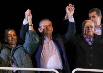 DEM otobüsüne binmek CHP'ye yaramadı, yüzde 30'un altına düştü