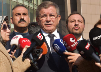 Davutoğlu 8 Yıl Önceki Soruşturmayı Hatırlattı! 'O Dosyadaki Üç Kişi Bugün Bu Çetenin En Önemli Üç İsmi'