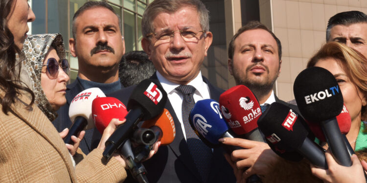 Davutoğlu 8 Yıl Önceki Soruşturmayı Hatırlattı! 'O Dosyadaki Üç Kişi Bugün Bu Çetenin En Önemli Üç İsmi'