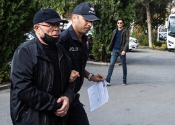 Depremde 169 kişinin yaşamını yitirdiği Emlakbank konutlarının müteahhiti Mehmet Özat tahliye edildi