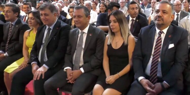 Dilruba Kayserilioğlu’na ‘Cumhurbaşkanına hakaretten 11 ay 20 gün hapis cezası verildi, hükmün açıklanması geri bırakıldı