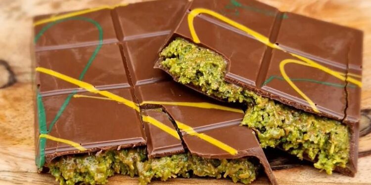 Dubai çikolatası çılgınlığı Antep fıstığını karaborsaya düşürdü; tatlı üreticileri kullanamaz hale geldi!