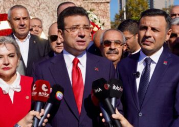 Ekrem İmamoğlu iki bakana sert çıktı: Bunların gözü kulağı bir kişide, 86 milyonu duymuyorlar