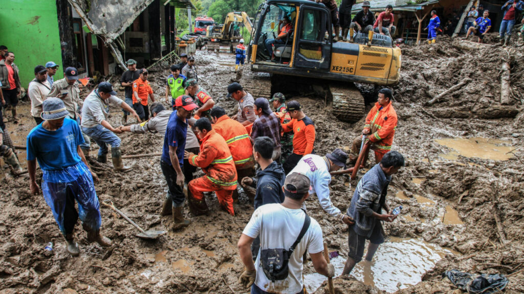 Endonezya'da Sel ve Heyelan Felaketi! 20 Ölü